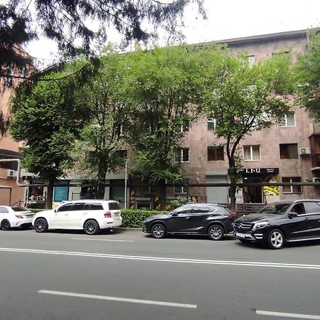 Studio On Papazyan 12 Erevan Exterior foto